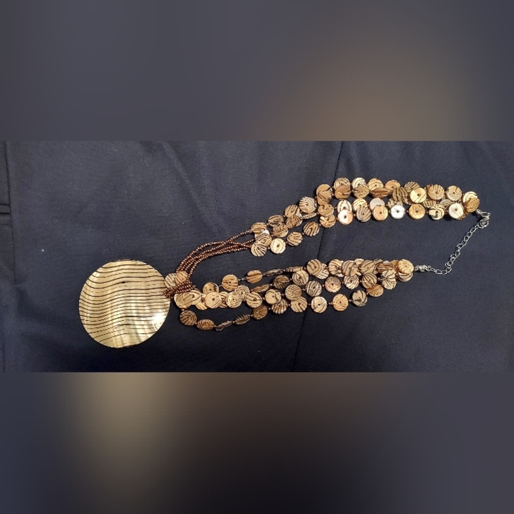 Women.. necklace; brown and gold colored